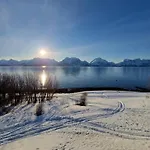 Lyngenfjord View בית נופש Engnes