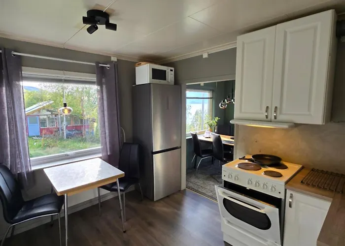 Lyngenfjord View Semesterbostad *